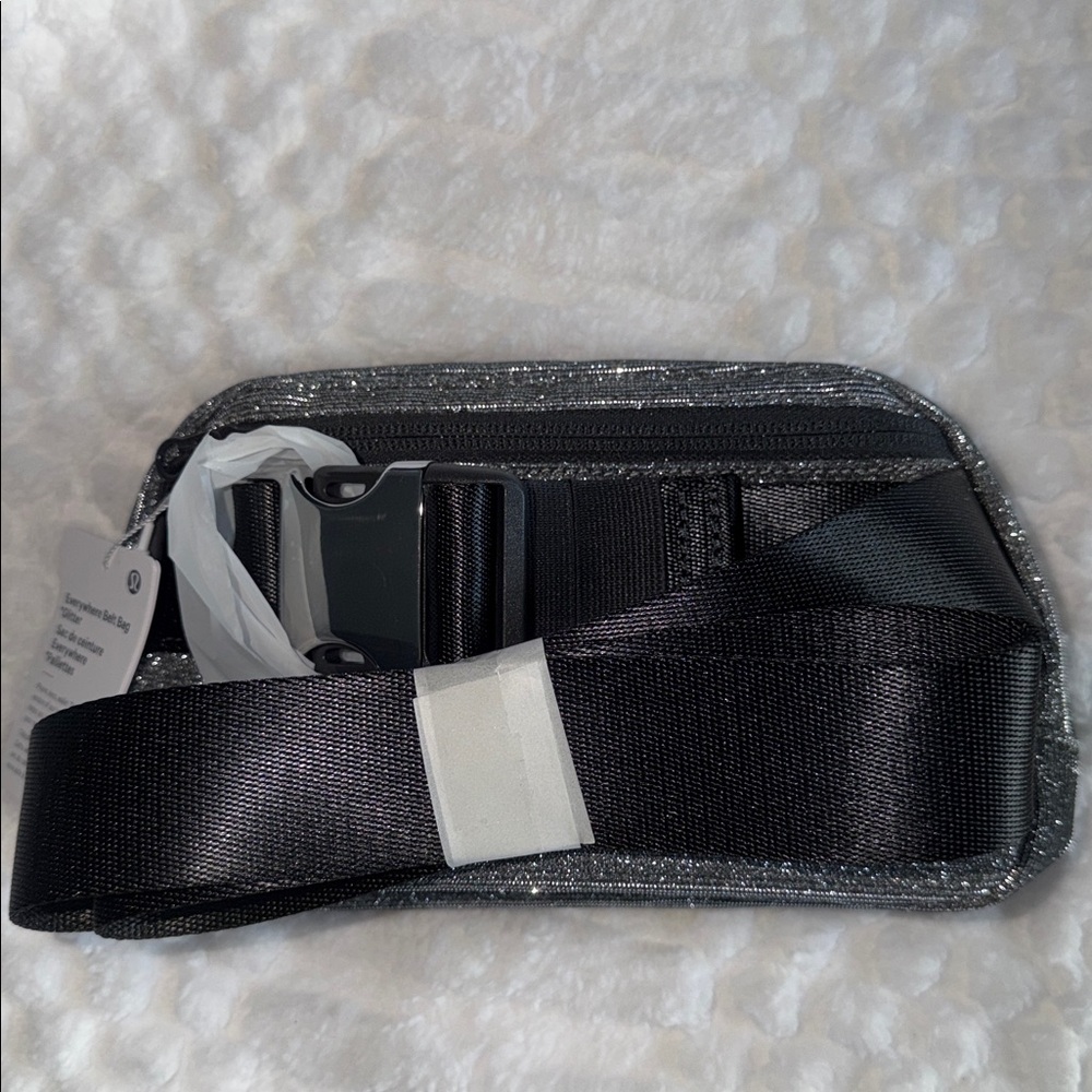 LULULEMON Everywhere Belt Bag 1L Glitter NWT Dark Silver/Graphite Grey/Silver - Picture 9 of 17